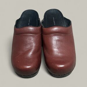 Lands End Women’s‎ Leather Clogs/Mules. Size 8B
